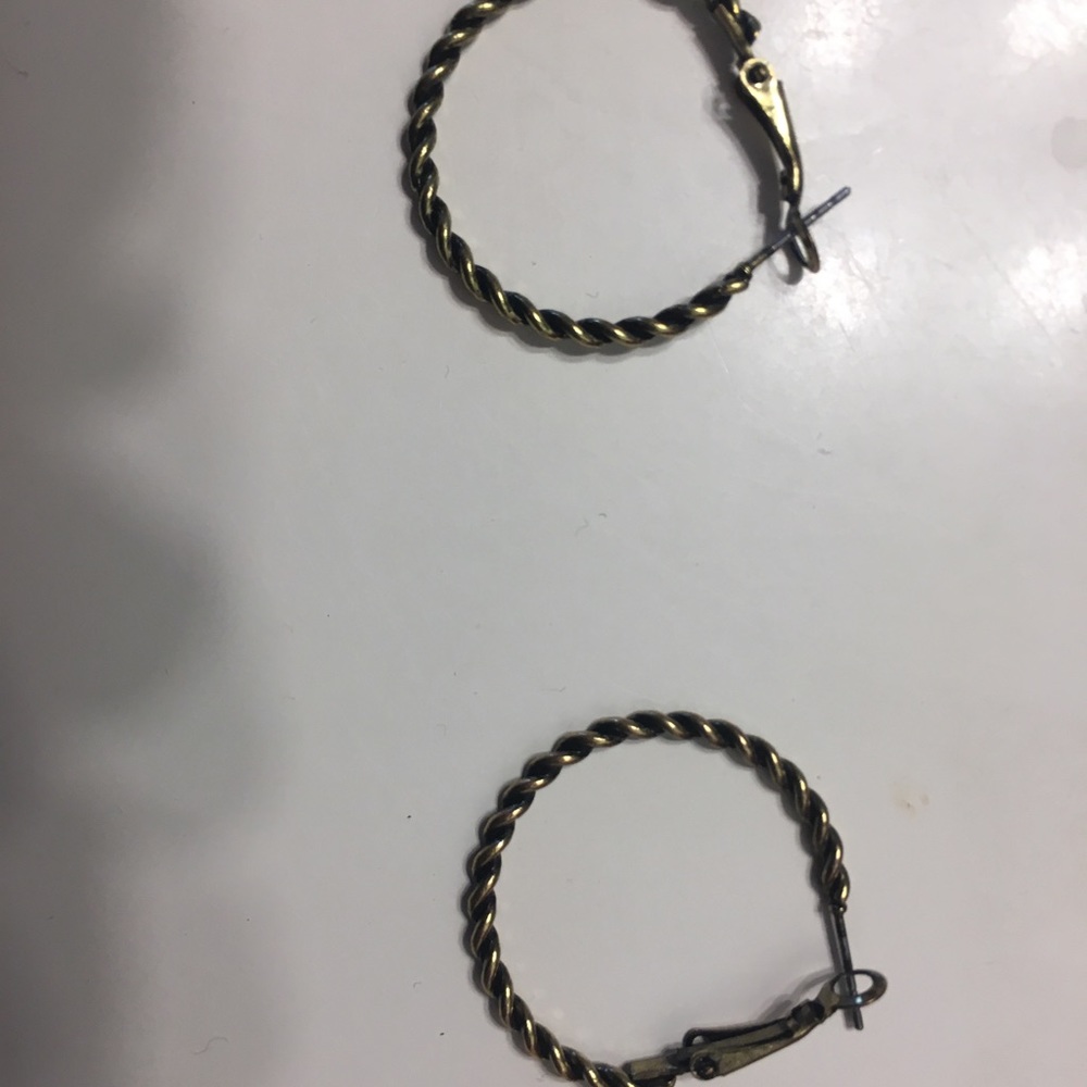 Twisted hoops - Picture 2 of 2
